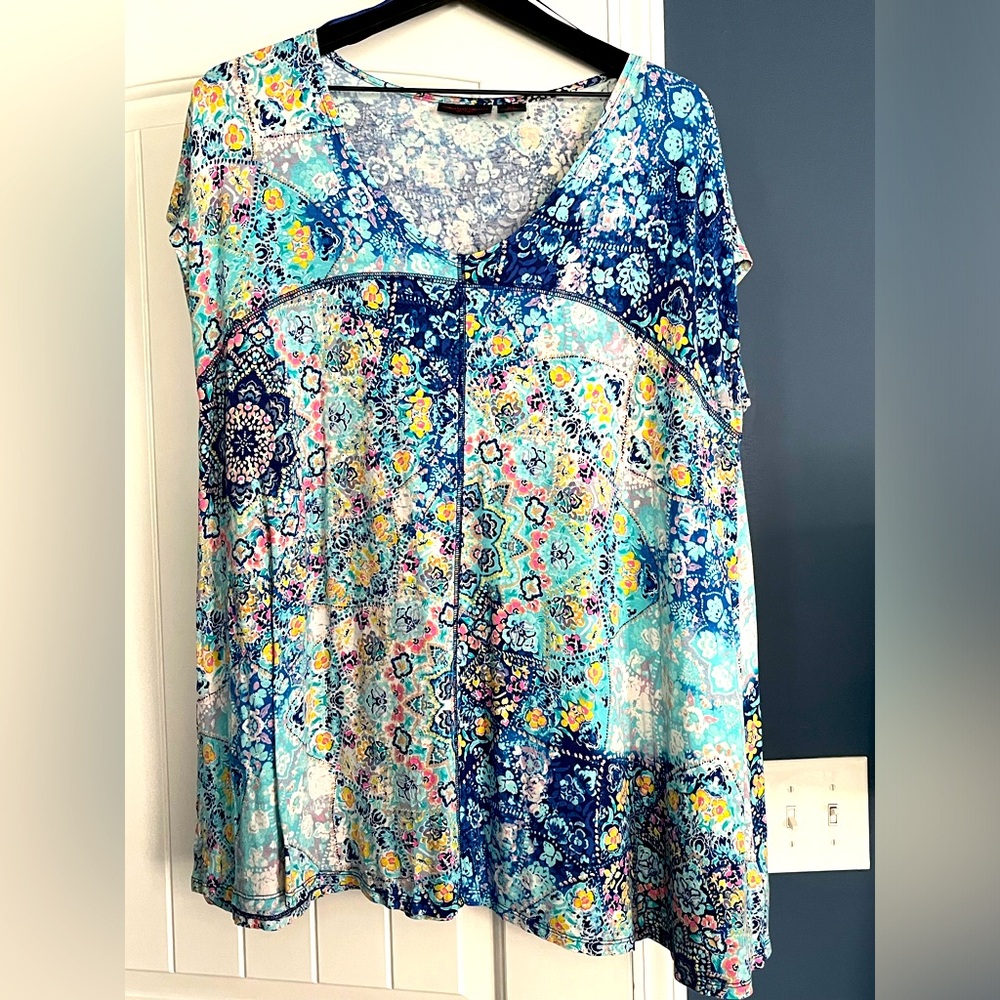 Flowy, light weight tee